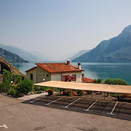Studio Zu - Lakeside Apartment Riva di Solto Buitenkant foto