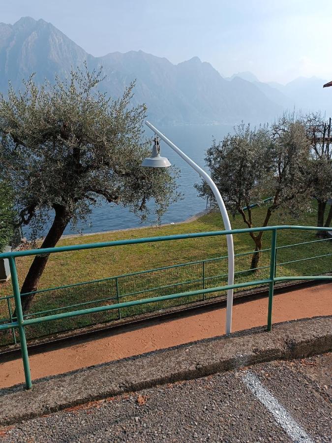 Studio Zu - Lakeside Apartment Riva di Solto Buitenkant foto
