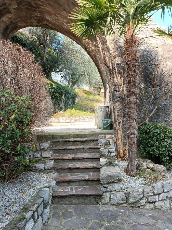 Studio Zu - Lakeside Apartment Riva di Solto Buitenkant foto
