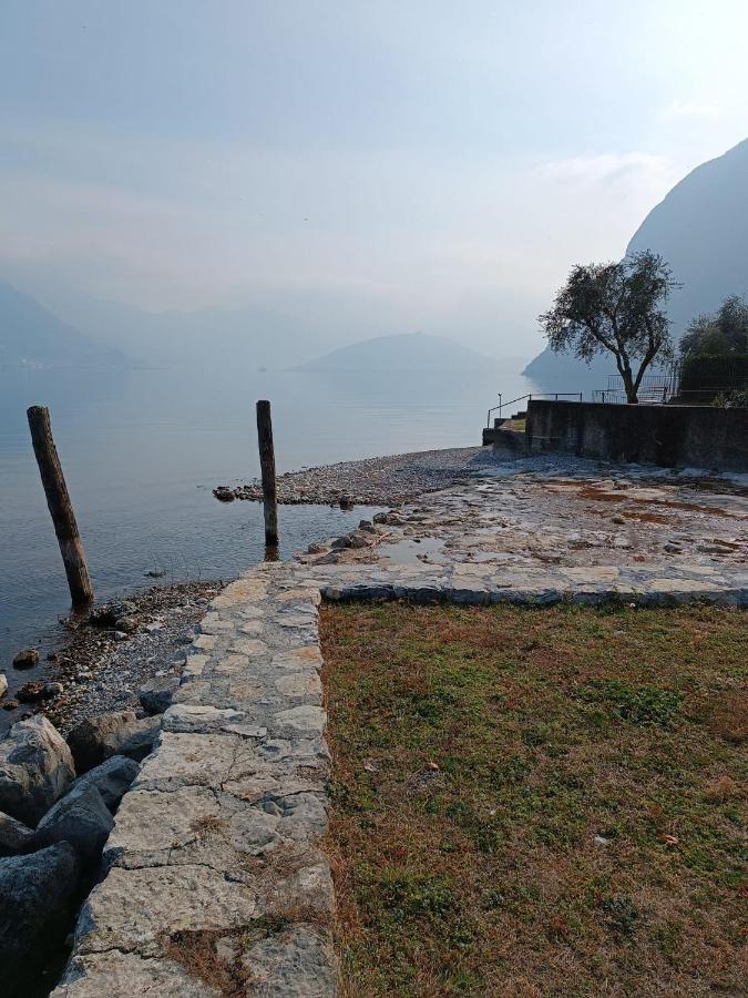 Studio Zu - Lakeside Apartment Riva di Solto Buitenkant foto