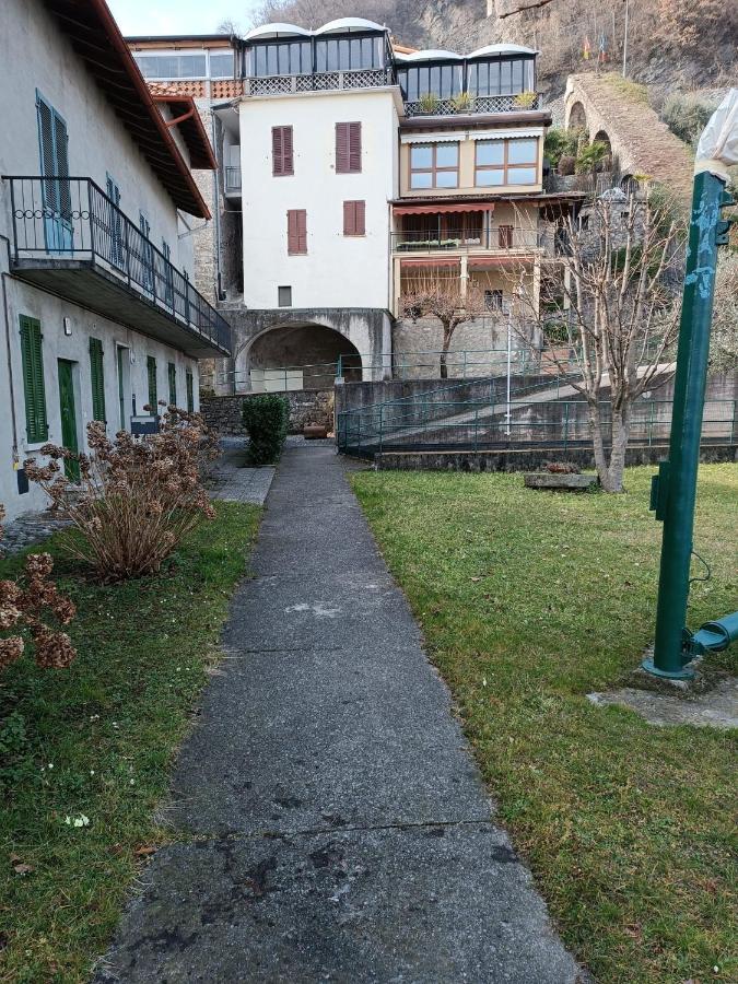 Studio Zu - Lakeside Apartment Riva di Solto Buitenkant foto
