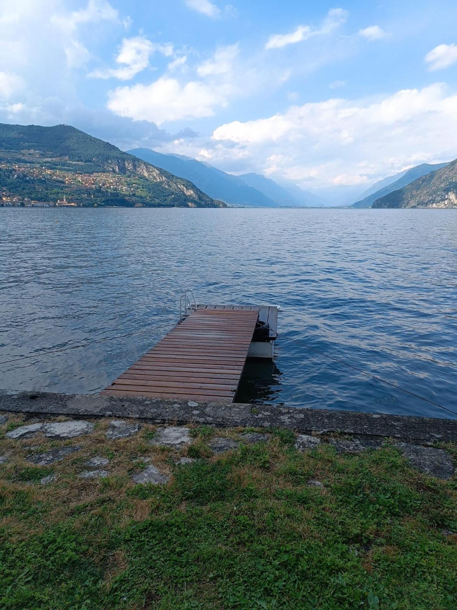 Studio Zu - Lakeside Apartment Riva di Solto Buitenkant foto