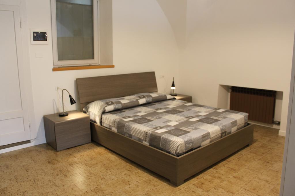 Studio Zu - Lakeside Apartment Riva di Solto Buitenkant foto