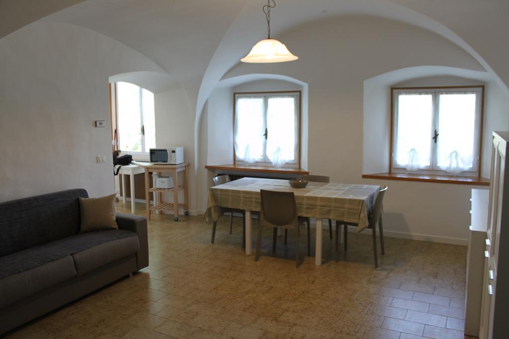 Studio Zu - Lakeside Apartment Riva di Solto Buitenkant foto